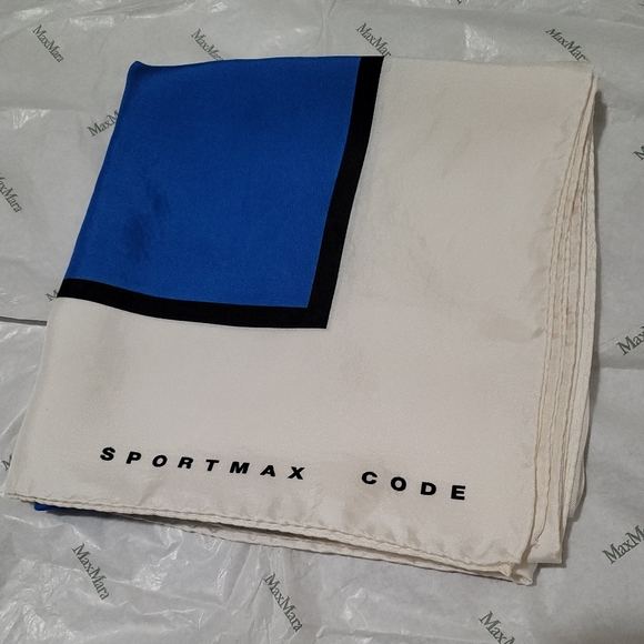 MaxMara Sportmax silk scarf - Picture 2 of 6